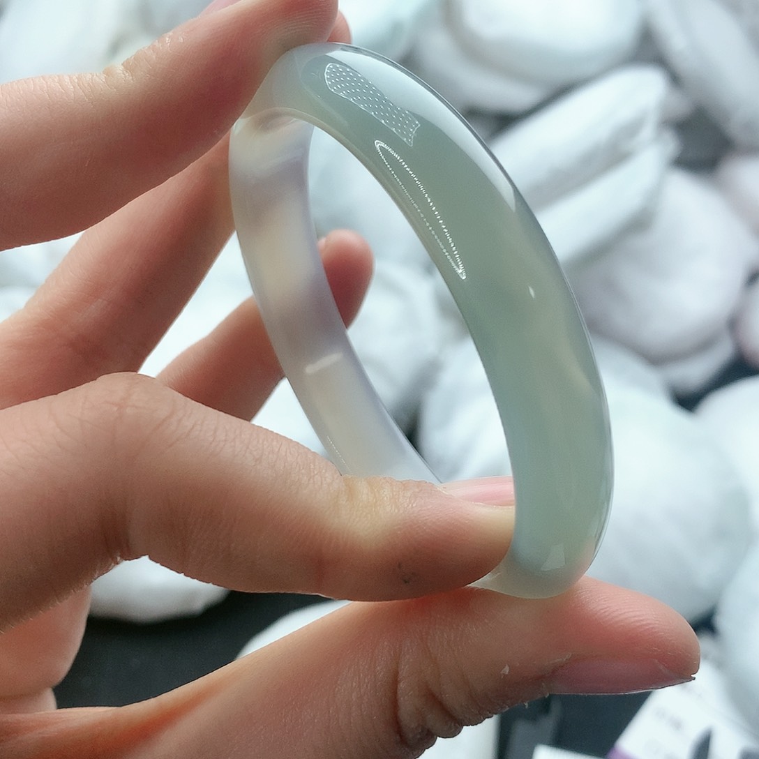 玛瑙/玉髓手镯未镶嵌5758