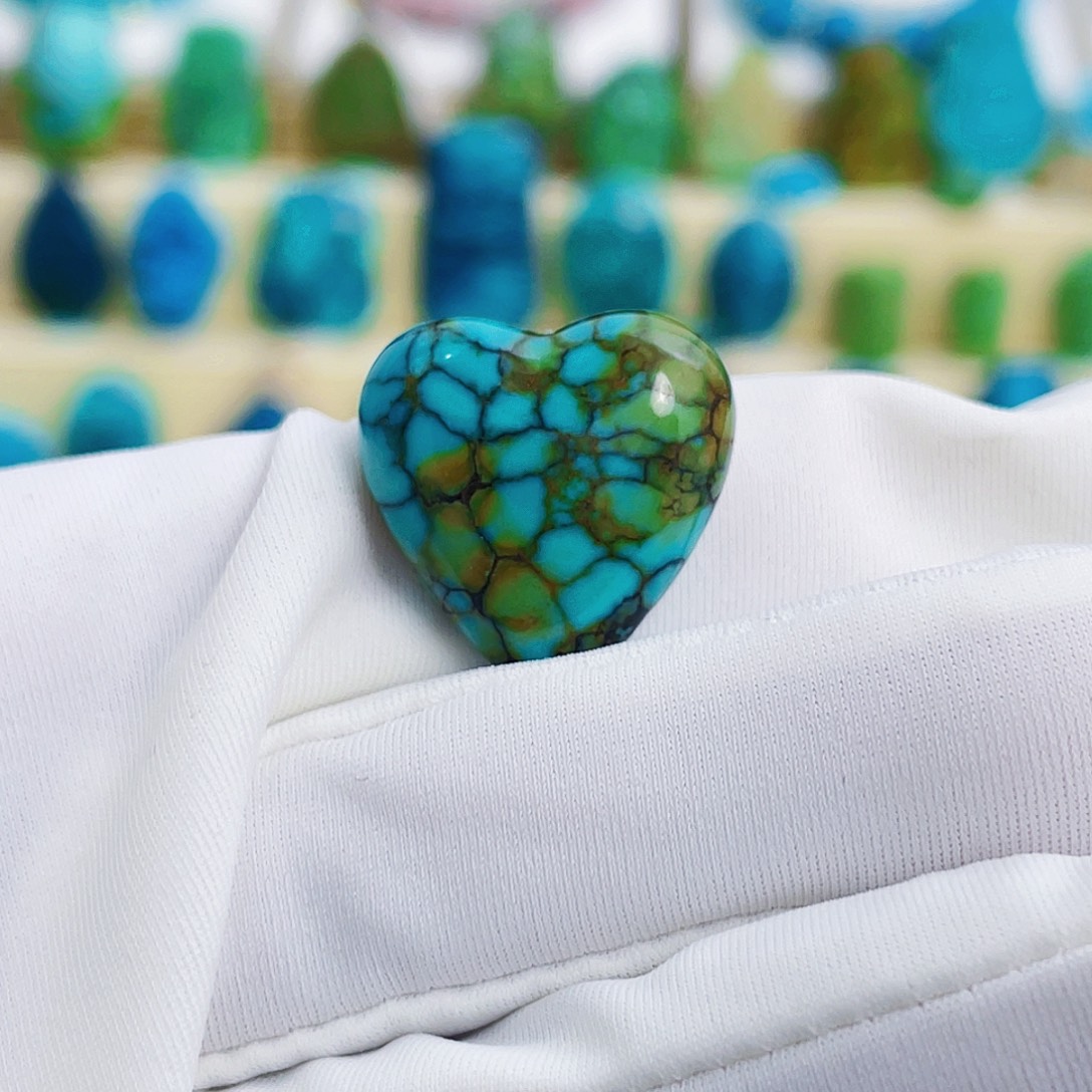 绿松石未镶嵌颈饰