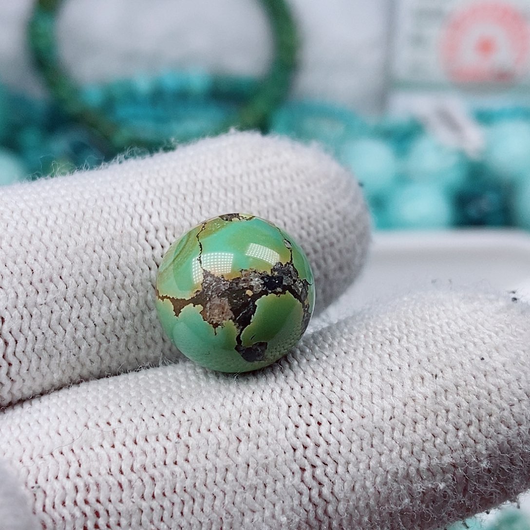 如***山绿松石未镶嵌珠宝奇石