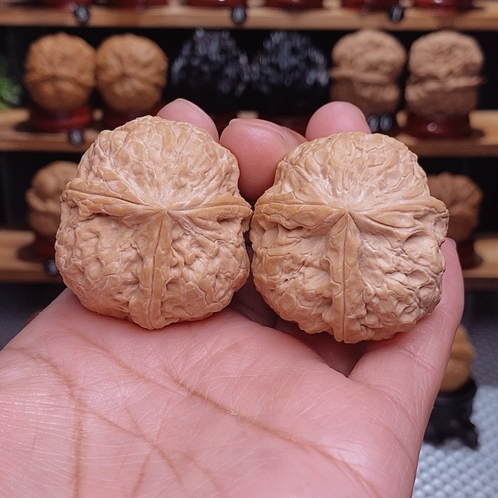 文玩核桃把件金鼎三棱35