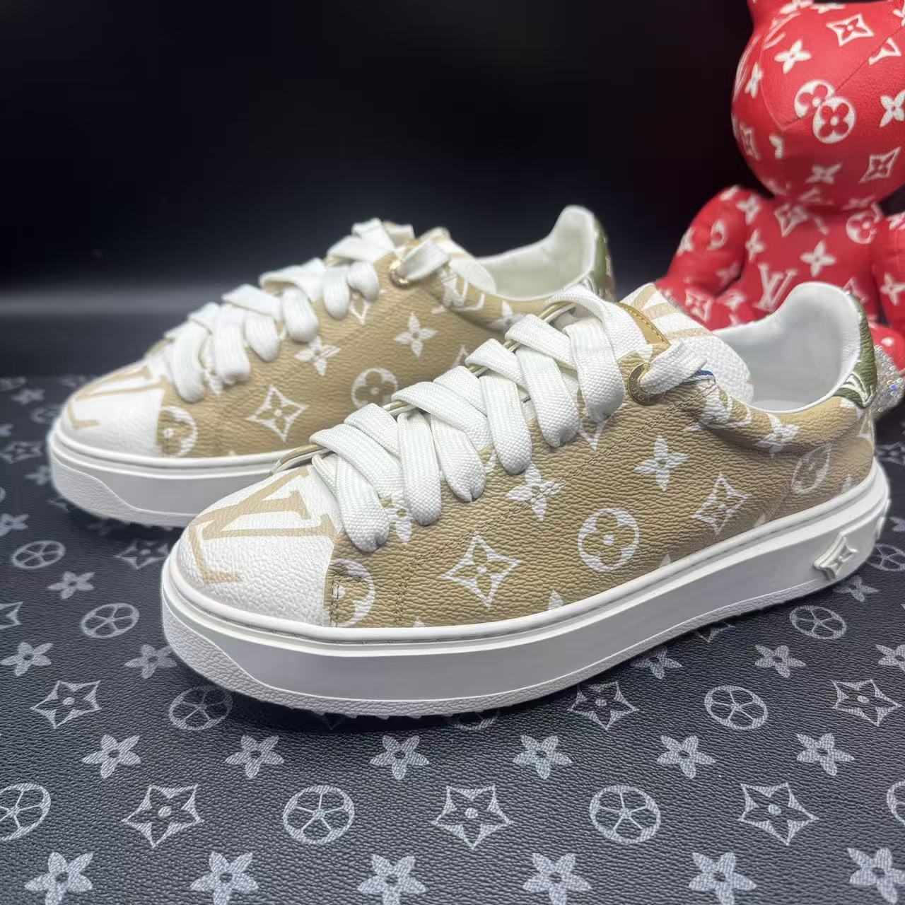 95新 LouisVuitton/路易威登 白棕老花厚底板鞋38欧码 ddm3500