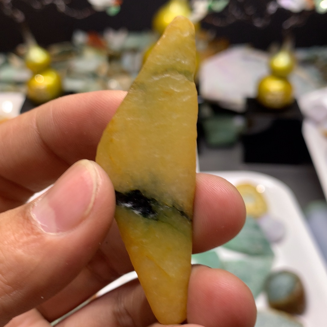 翡翠颈饰未镶嵌天然翡翠