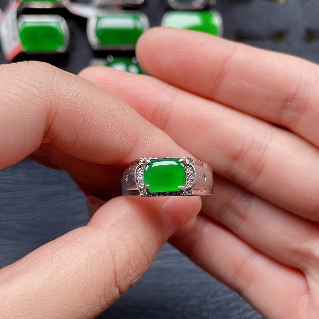 翡翠银S925镶嵌戒指没有运费险2650