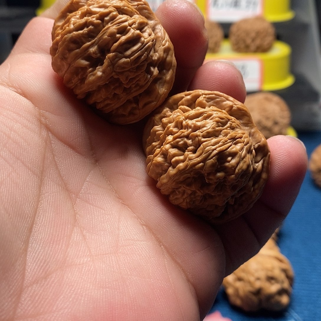 文玩核桃吊坠磕尖汉高楼