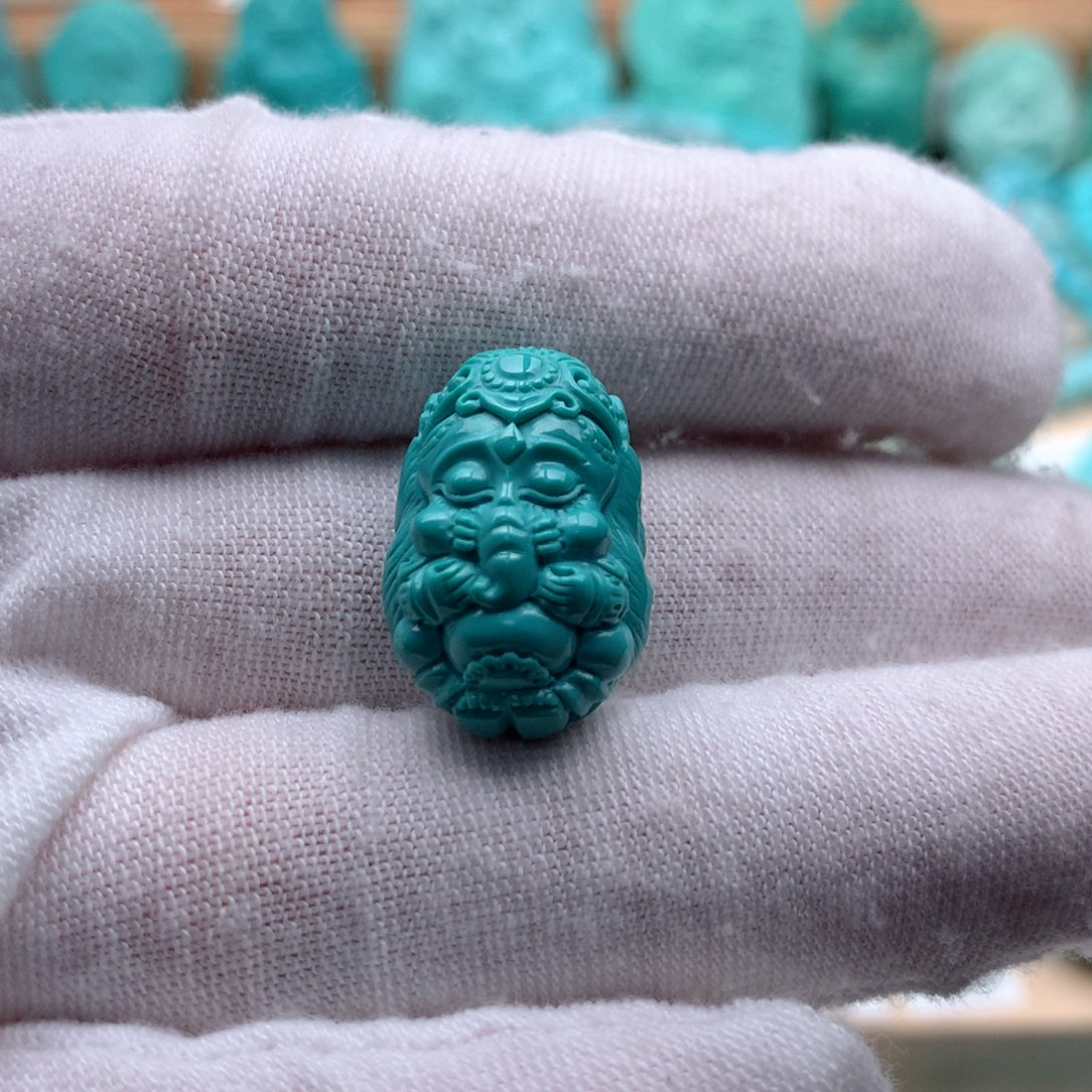 绿松石颈饰未镶嵌