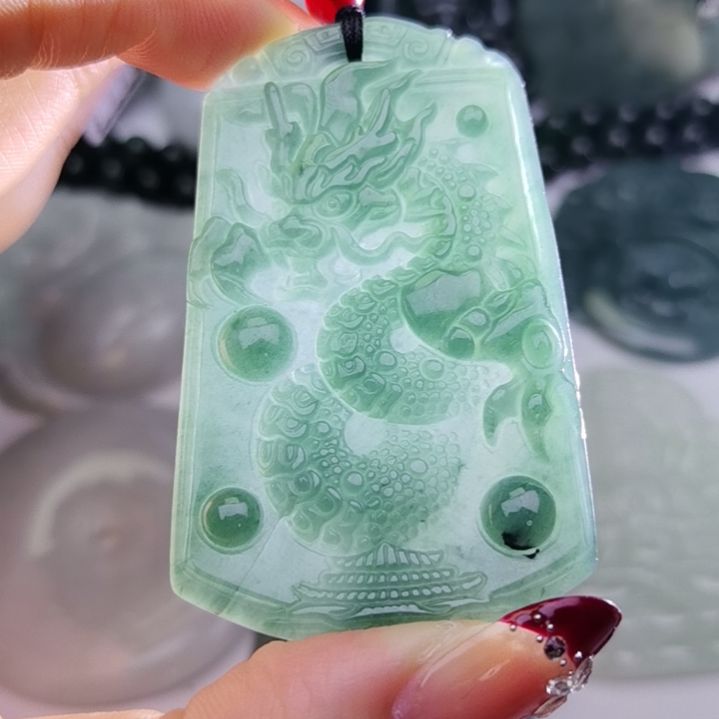 翡翠颈饰未镶嵌天然的A货翡翠多样性发货