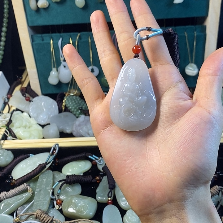 和田玉未镶嵌吊坠(赠链)