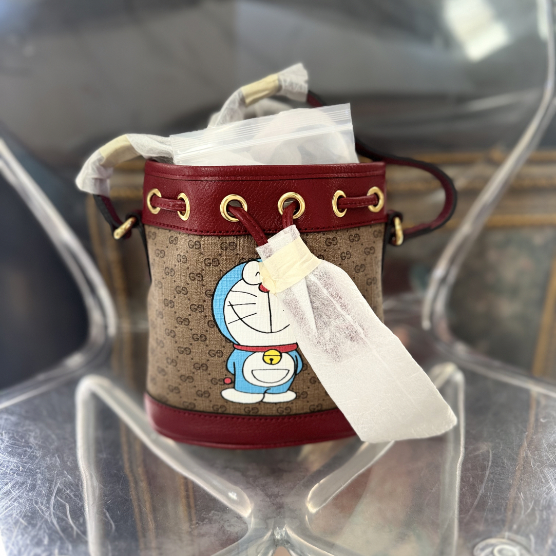 99新 GUCCI/古驰 复燃精选/哆啦A梦联名乌木色mini水桶包