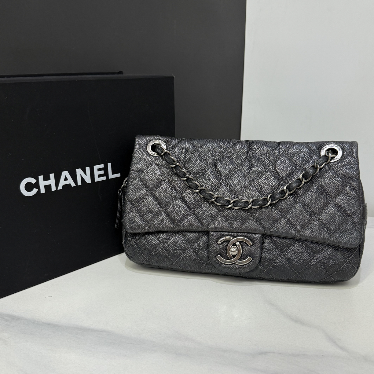 95新 Chanel/香奈儿 银灰色Cf链条包16开25Cm/HK50961127