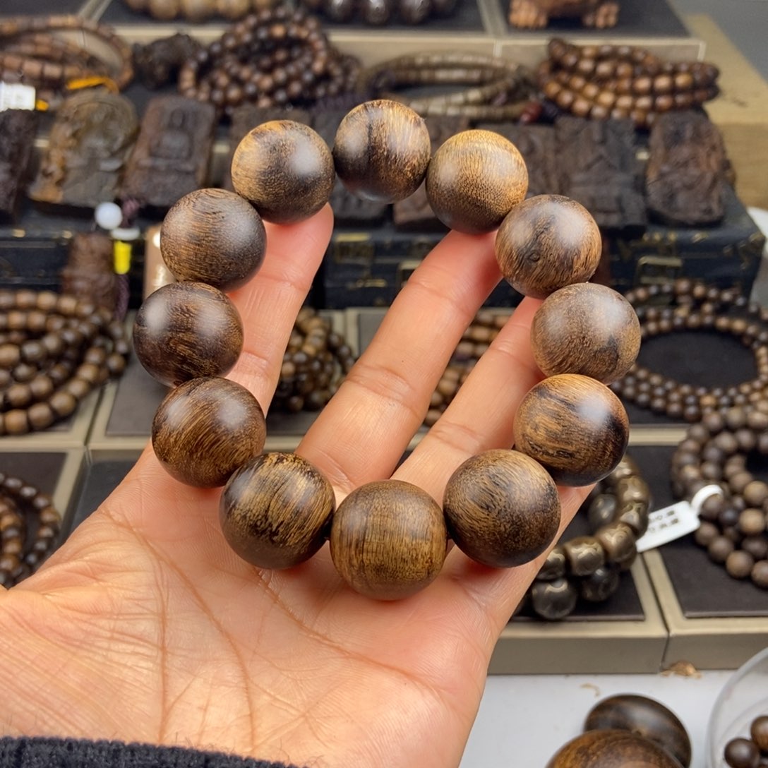 手串沉香、*書越南芽庄白棋玉化留疤