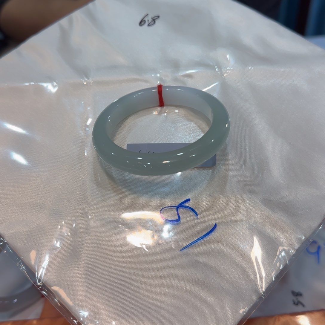 翡翠手镯未镶嵌51圈正圈