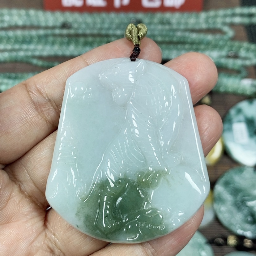 【闪购商品】翡翠颈饰未镶嵌玉吊坠翡翠玉上山虎牌