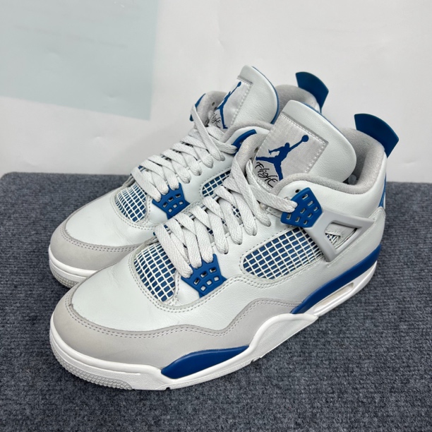 42.5码 95新 AJ4 "Military Blue" 中帮 复古篮球鞋 白蓝