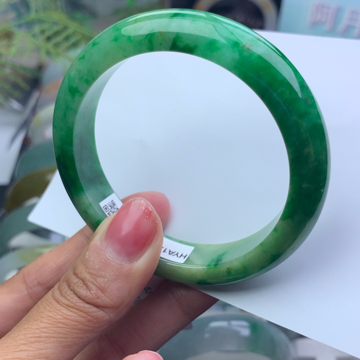 翡翠手镯未镶嵌天然翡翠手镯