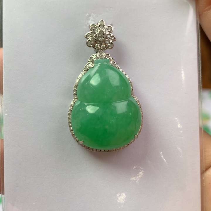 翡翠18K金镶嵌颈饰翡翠吊坠