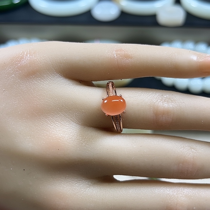 未镶嵌戒指和田玉