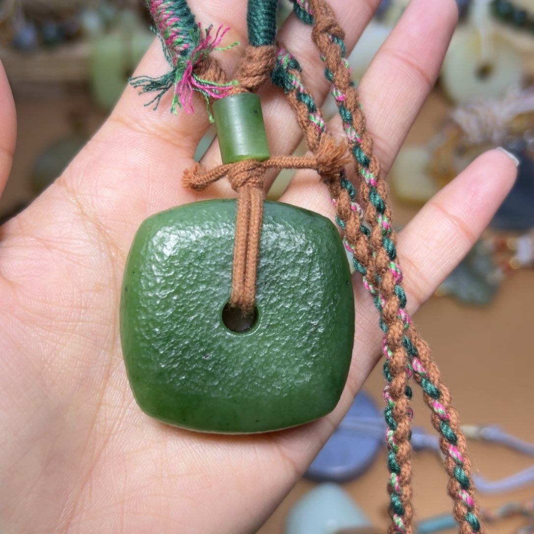 颈饰未镶嵌和田玉天*