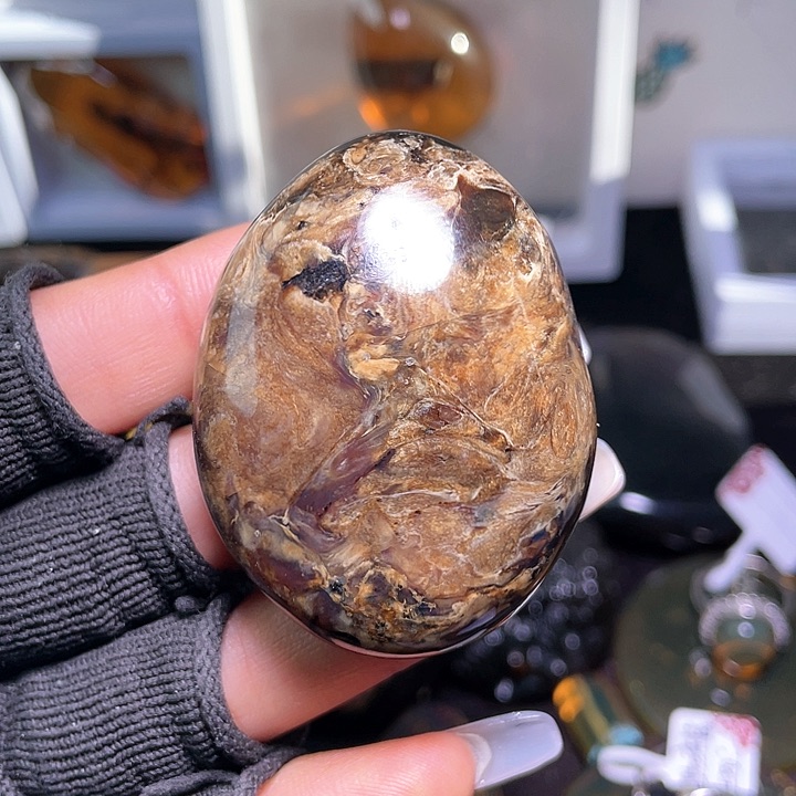 琥珀裸石未镶嵌？