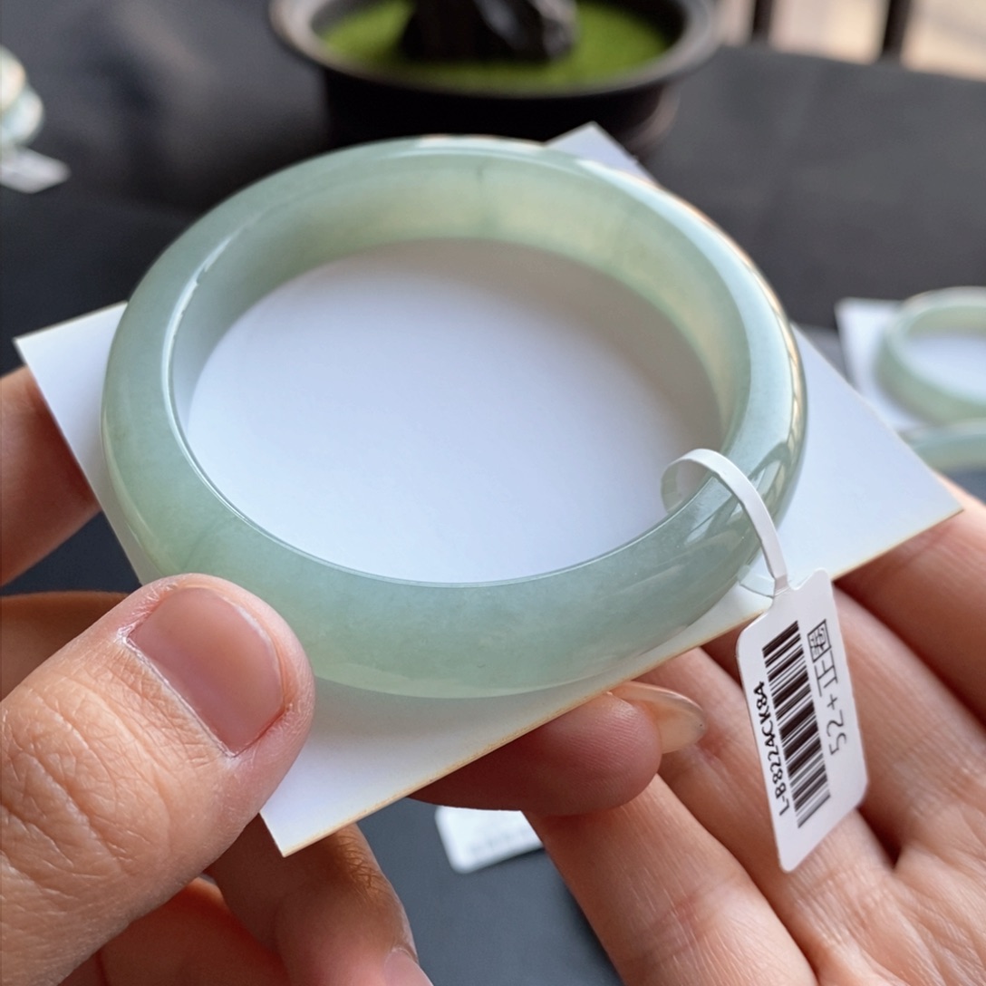 翡翠手镯未镶嵌翡翠