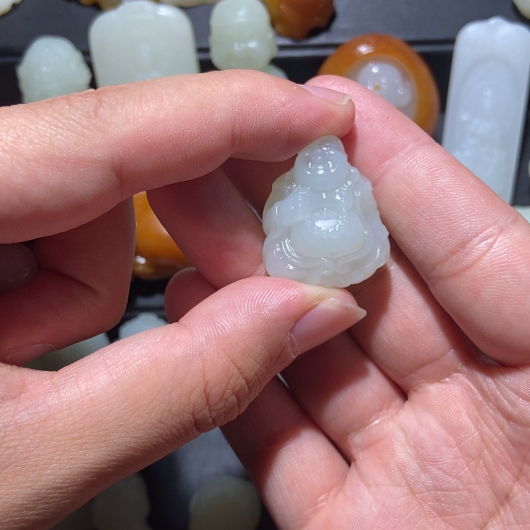 爱***店和田玉未镶嵌颈饰