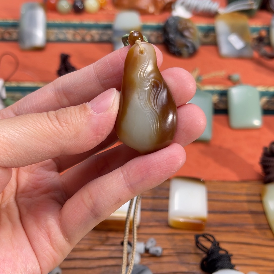 和田玉颈饰未镶嵌