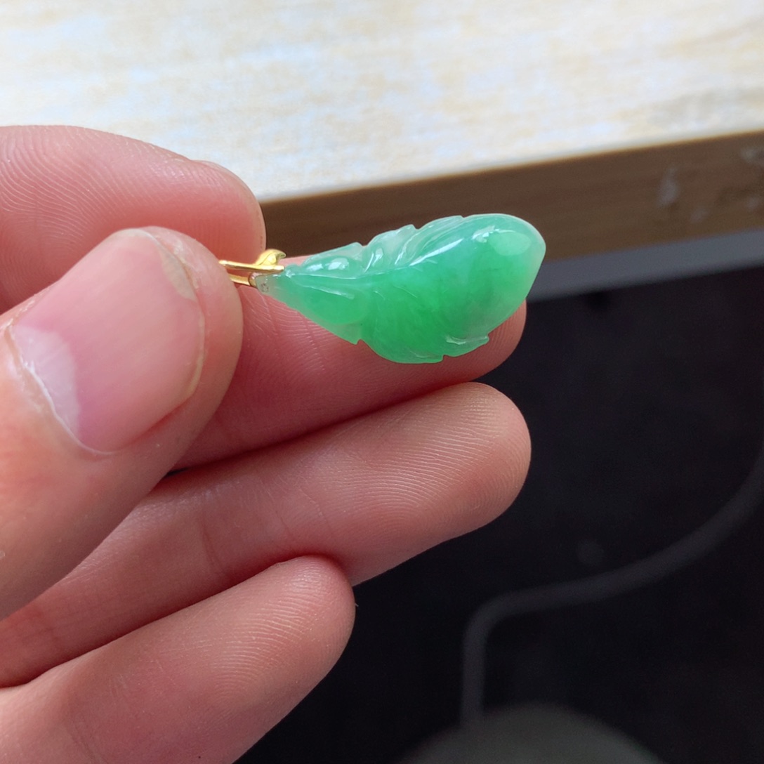 翡翠颈饰18K金镶嵌吊坠