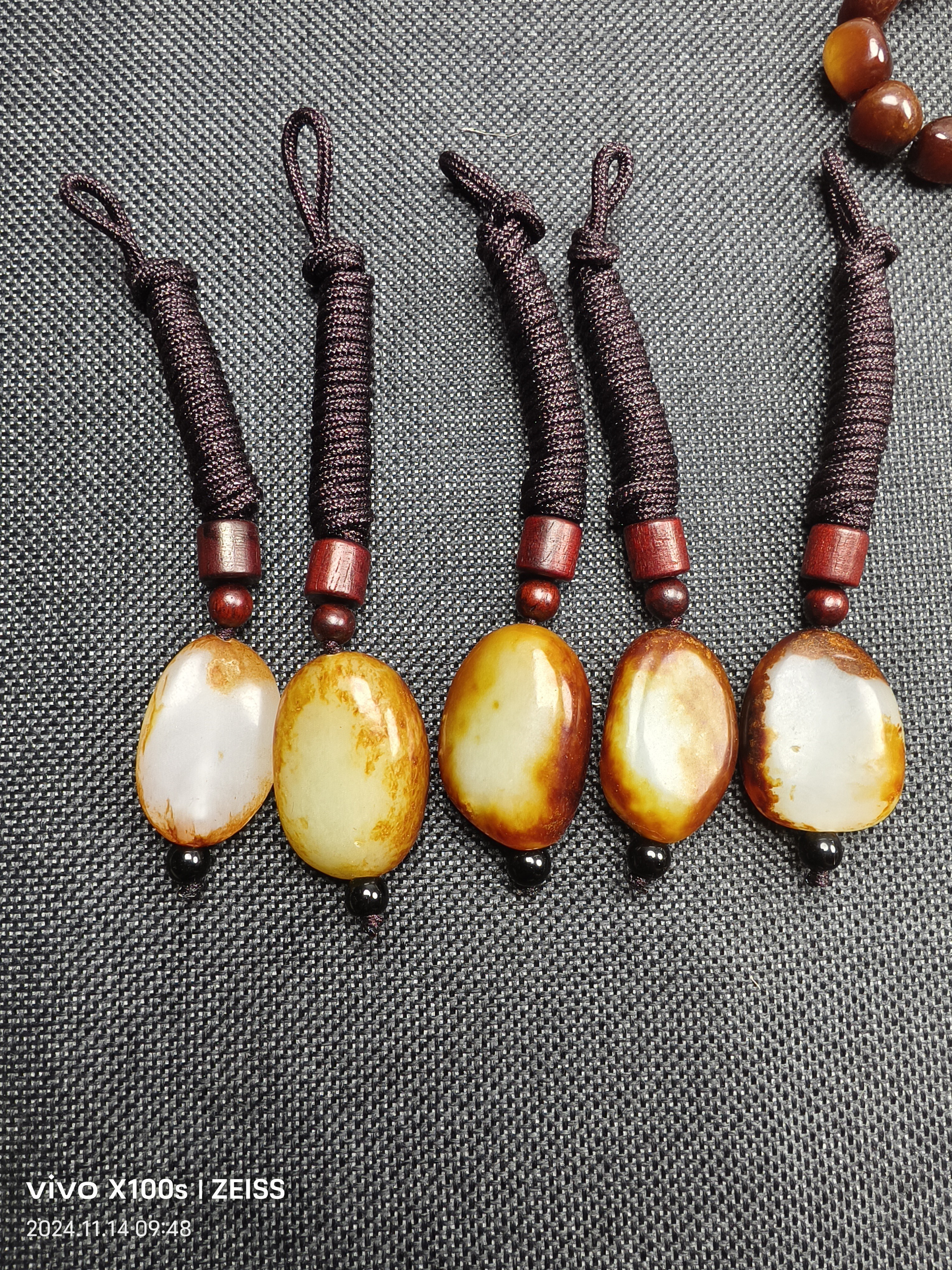 新疆和田玉随行吊坠多样性发货一条