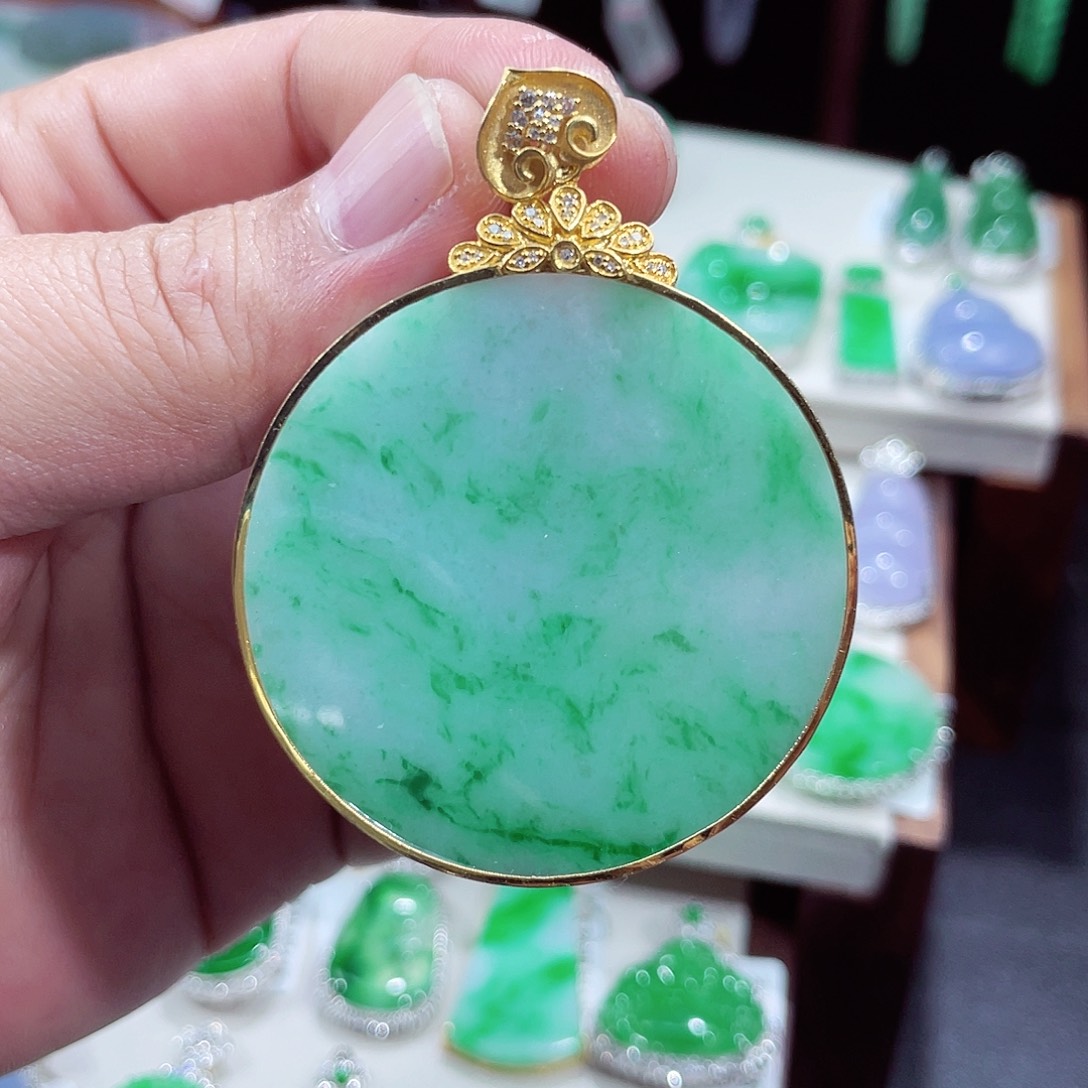 翡翠吊坠(不含链)18K金镶嵌