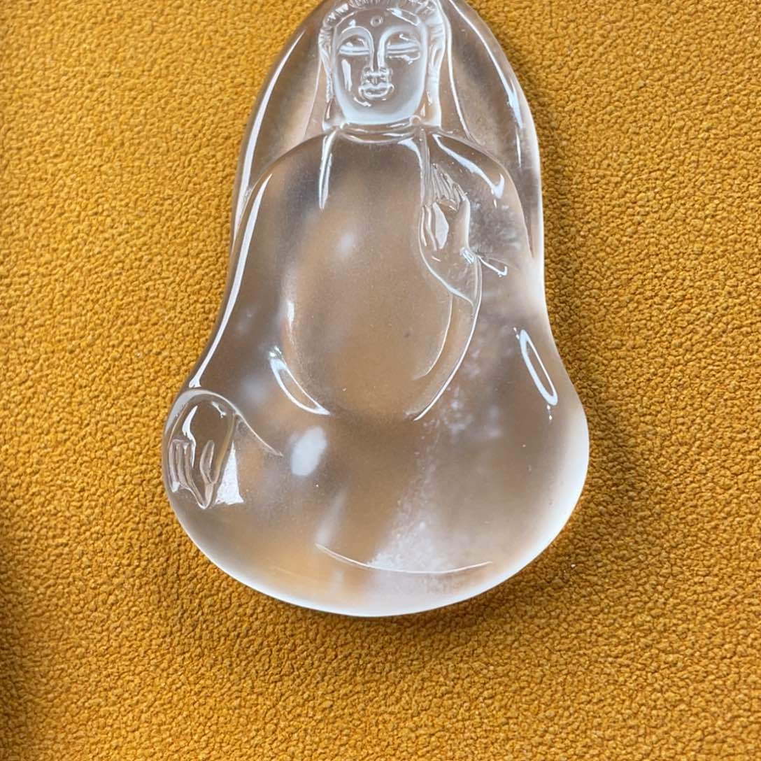 石英质玉颈饰未镶嵌小*角