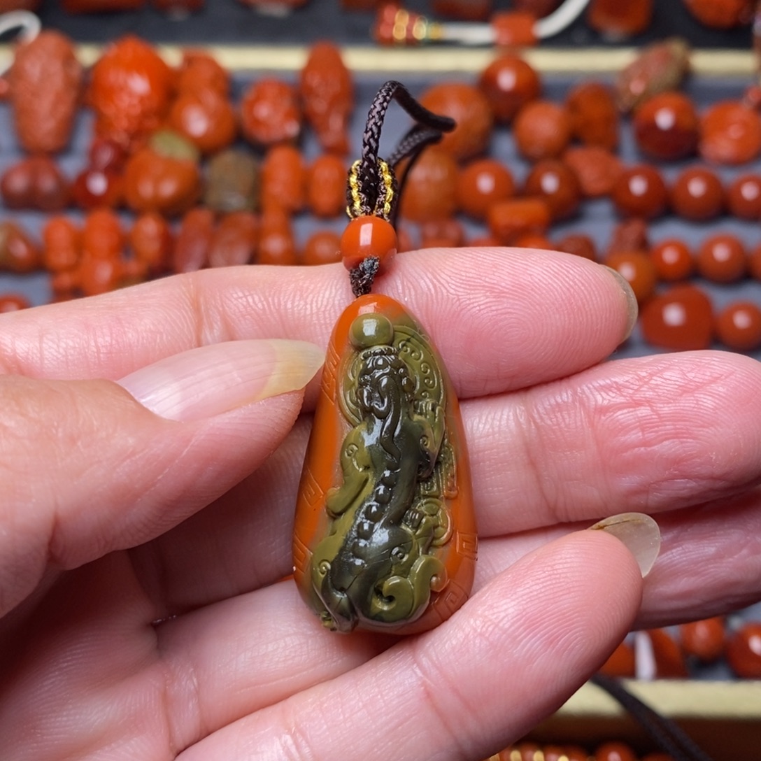 未镶嵌精工包酱料貔貅吊坠南红玛瑙