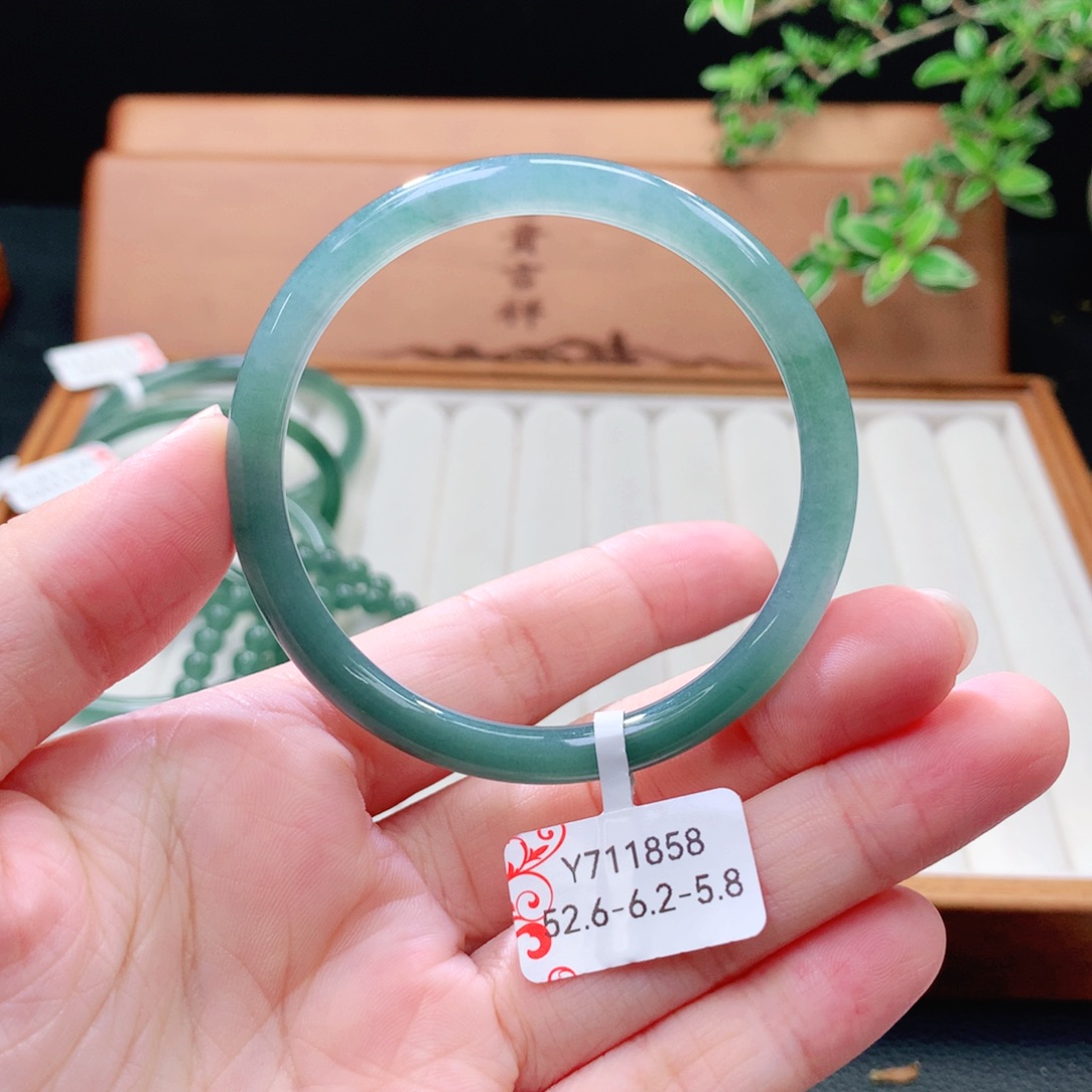 未镶嵌手镯（圆镯）翡翠
