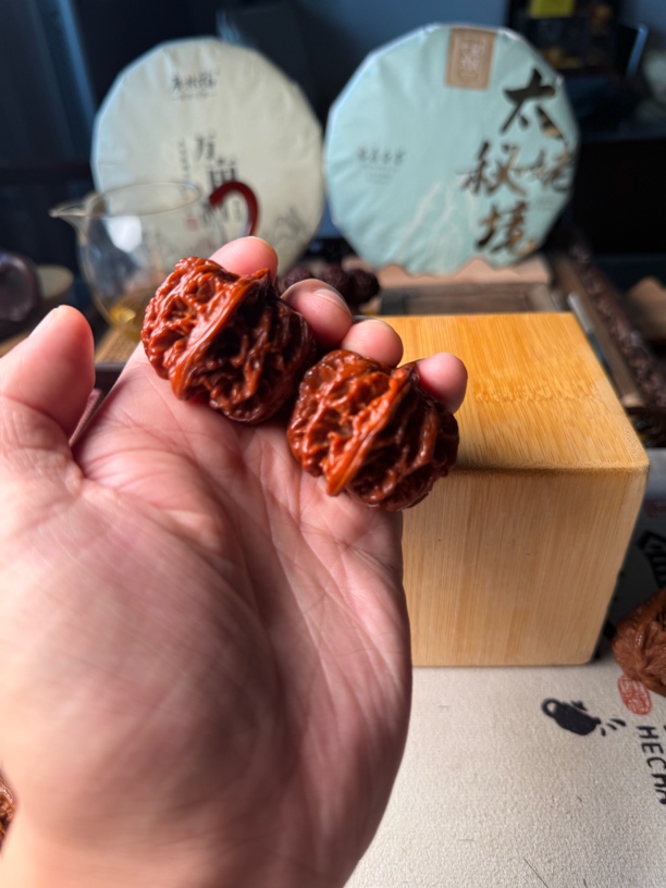 万古龙筋狮子头文文玩核桃