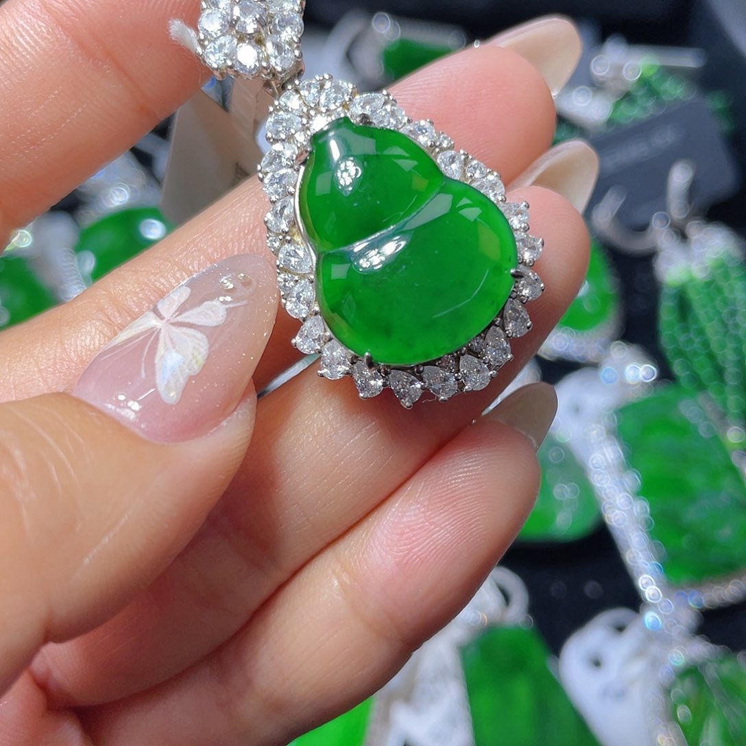 翡翠颈饰银S925镶嵌翡翠