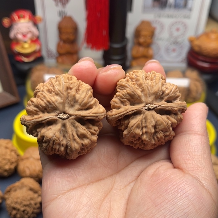 文玩核桃吊坠?****?粗筋