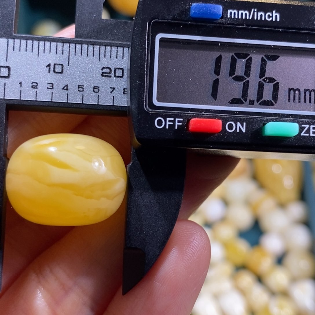 蜜蜡裸石未镶嵌配饰