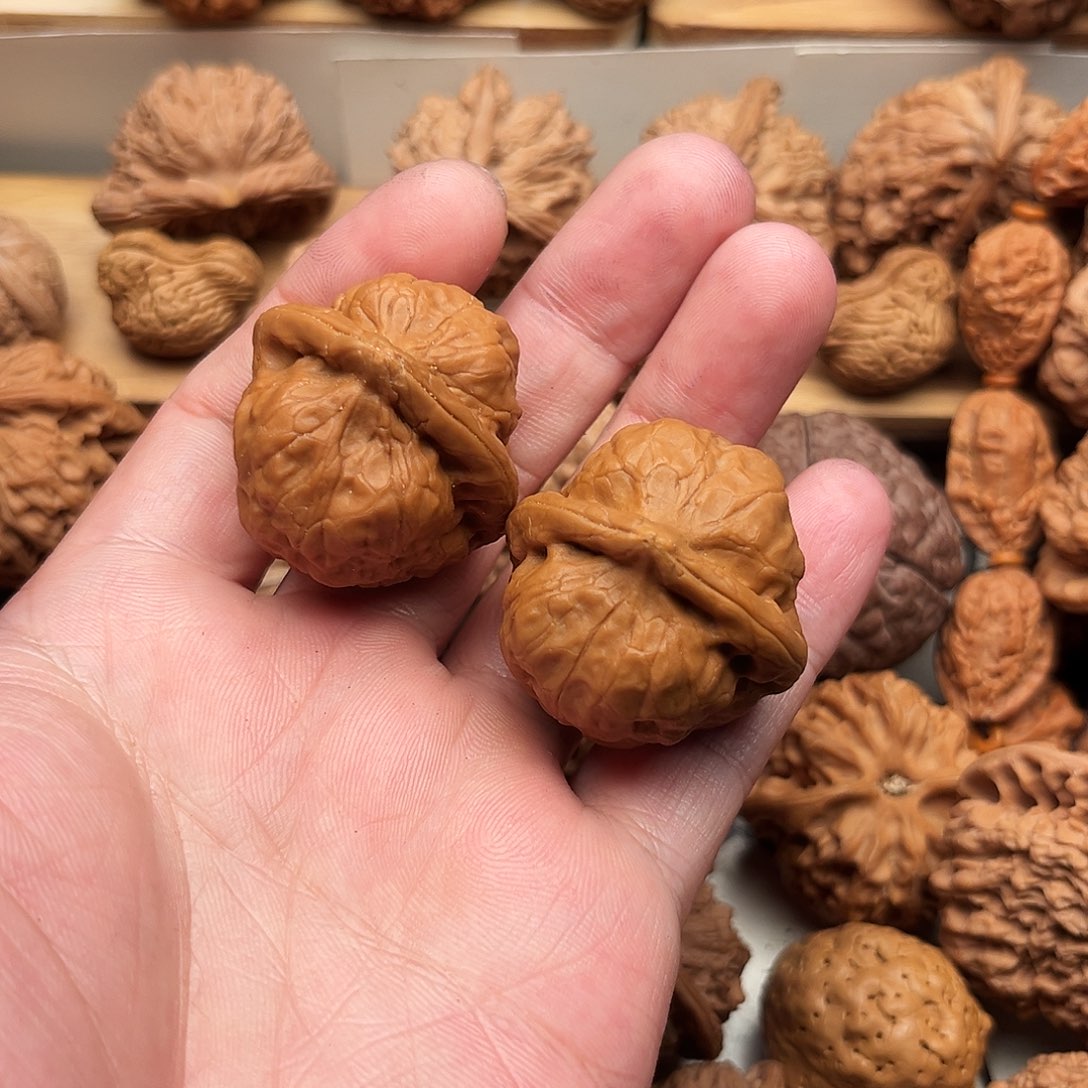 东***.文玩核桃吊坠古馋