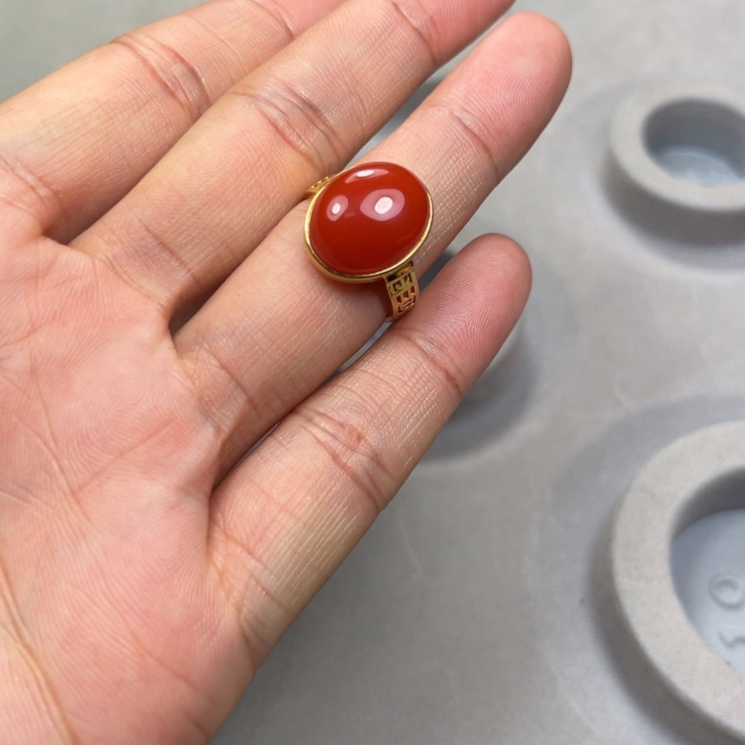 南红玛瑙戒指18K金镶嵌