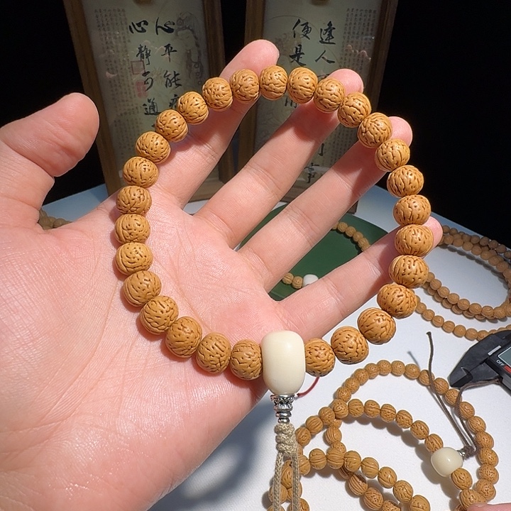 李***帅吊坠桃核野生宽脐小黄桃