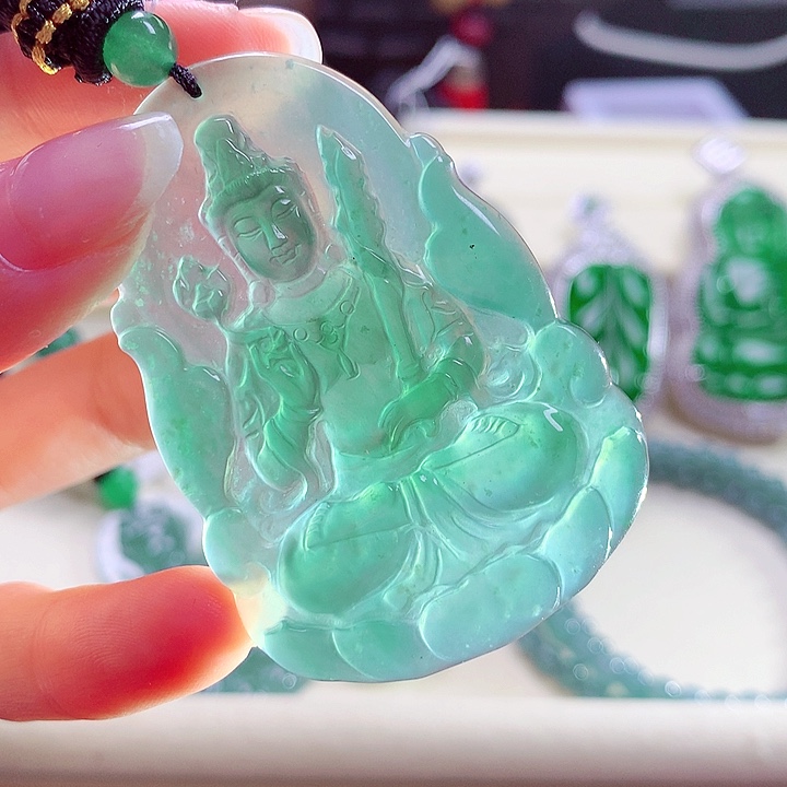 翡翠颈饰未镶嵌天然