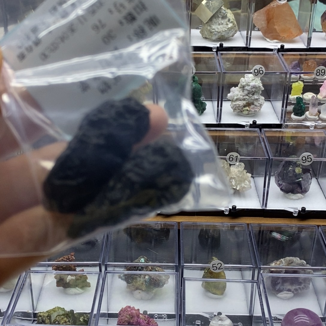 食***苹亚克力雷公墨原石