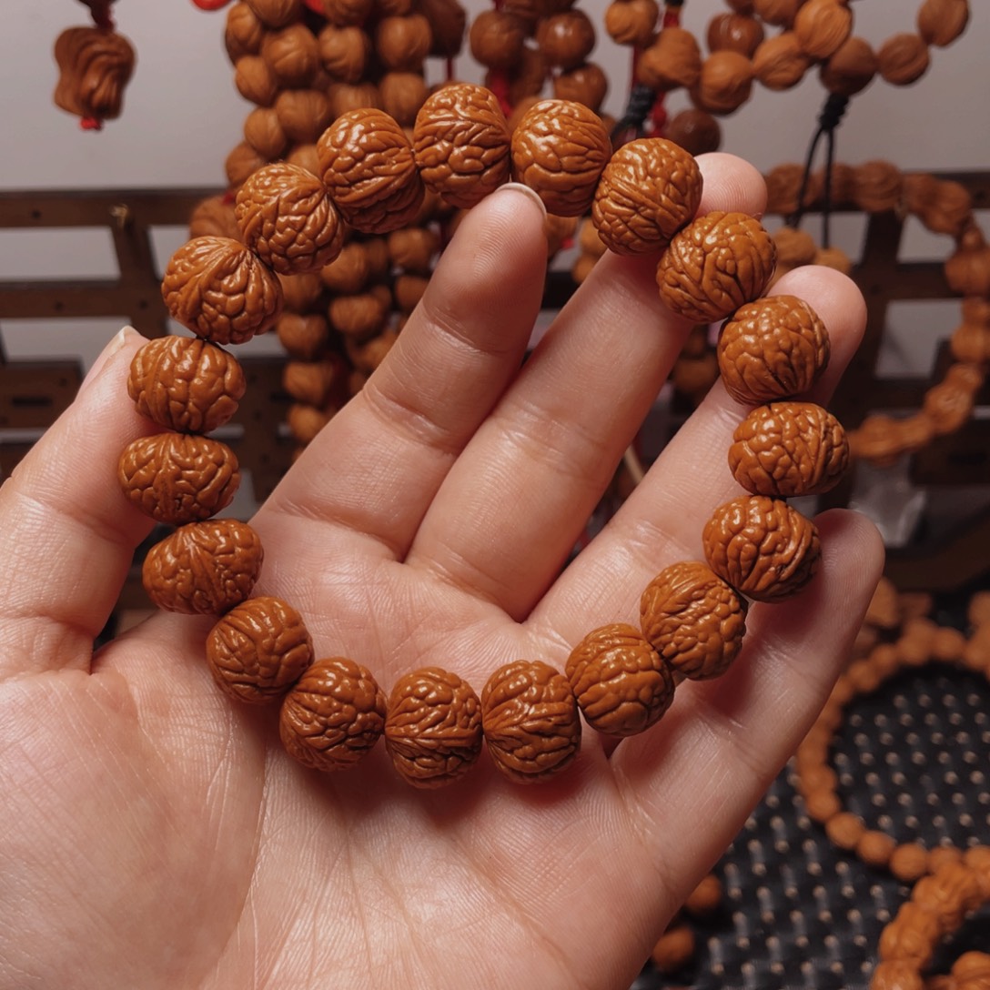 木质类龙纹桃枭手串