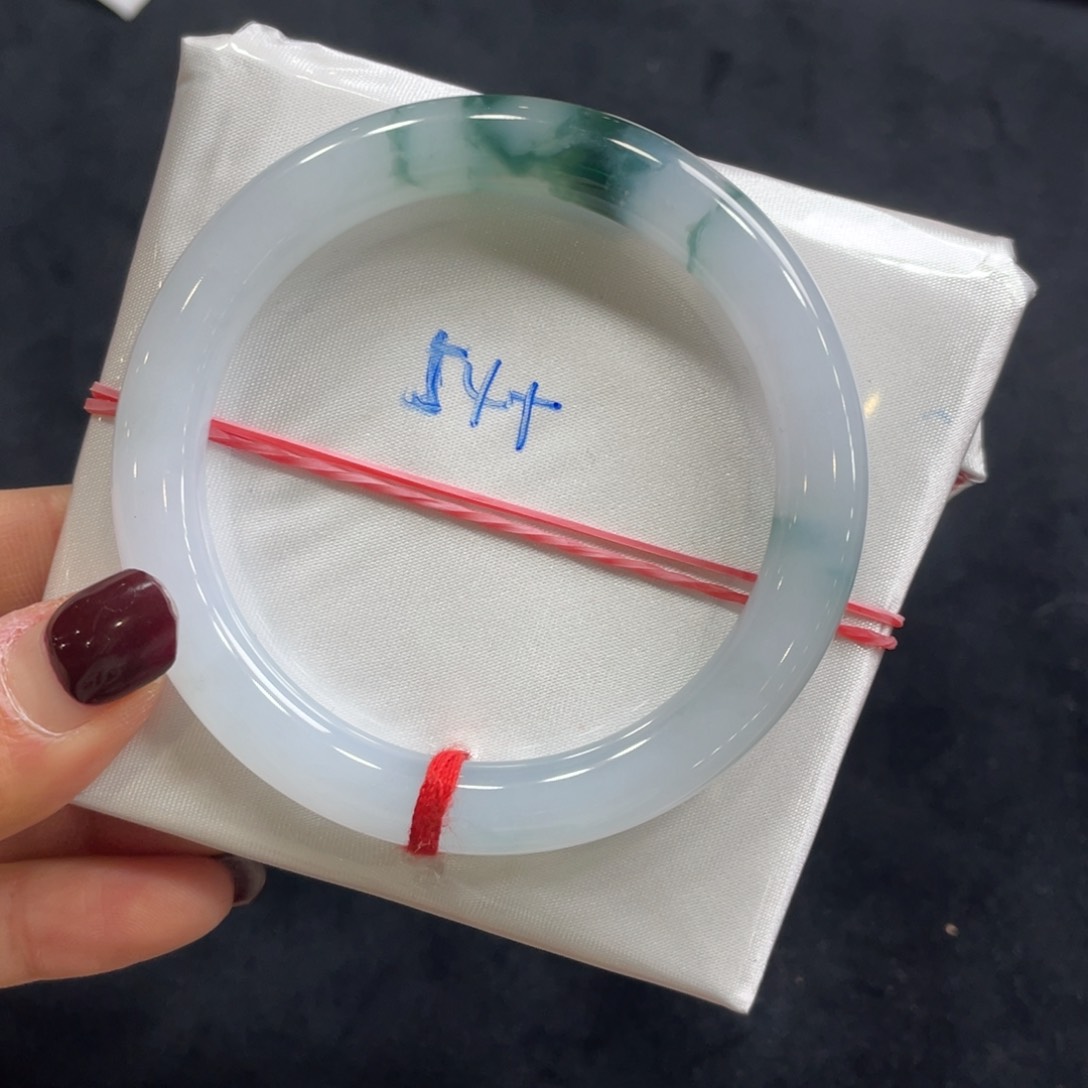 翡翠手镯未镶嵌翡翠手镯