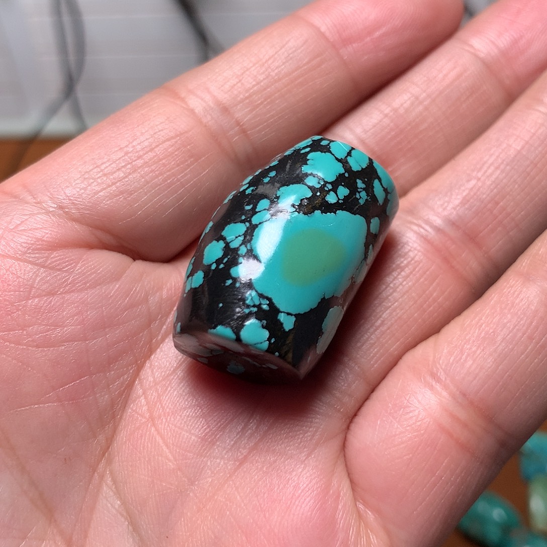 本***工绿松石未镶嵌珠宝奇石