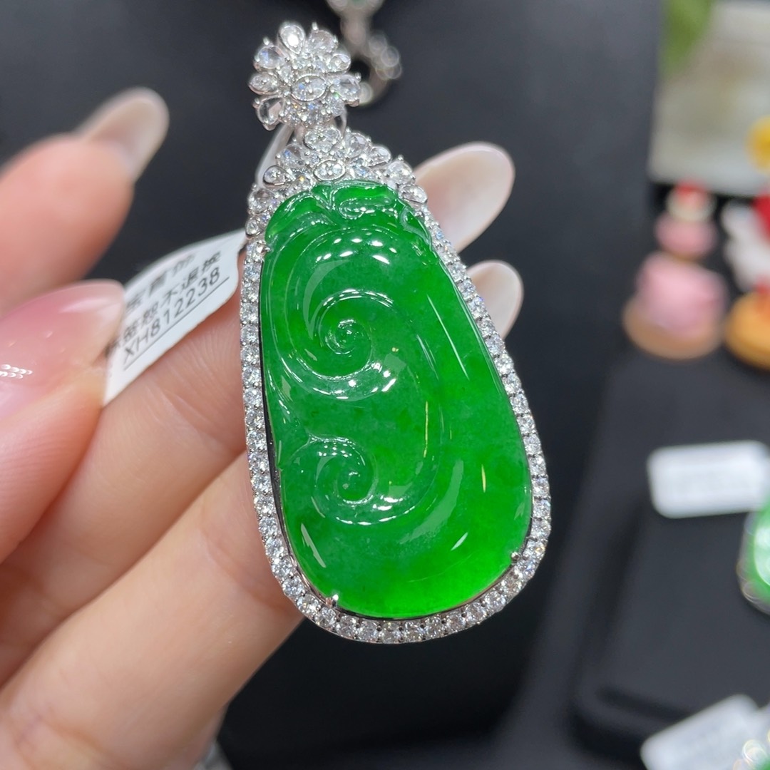 翡翠颈饰18K金镶嵌天然缅甸翡翠a货