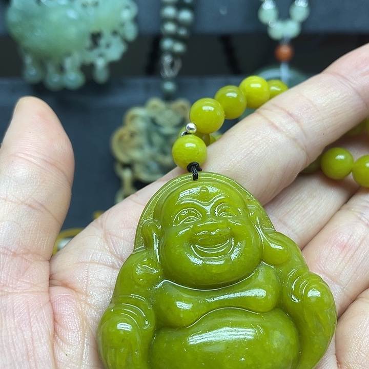 未镶嵌蛇纹石玉颈饰