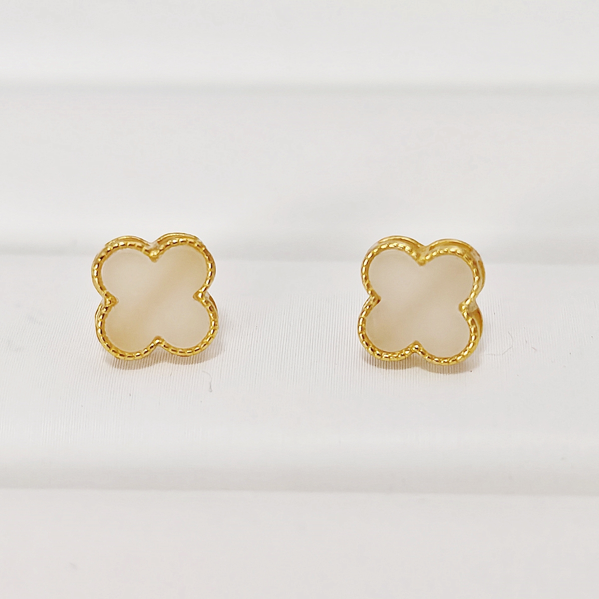 s925银镶和田玉藕粉四叶草耳钉日韩甜美耳饰小众设计师气质