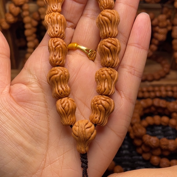 木质类龙纹桃枭挂件