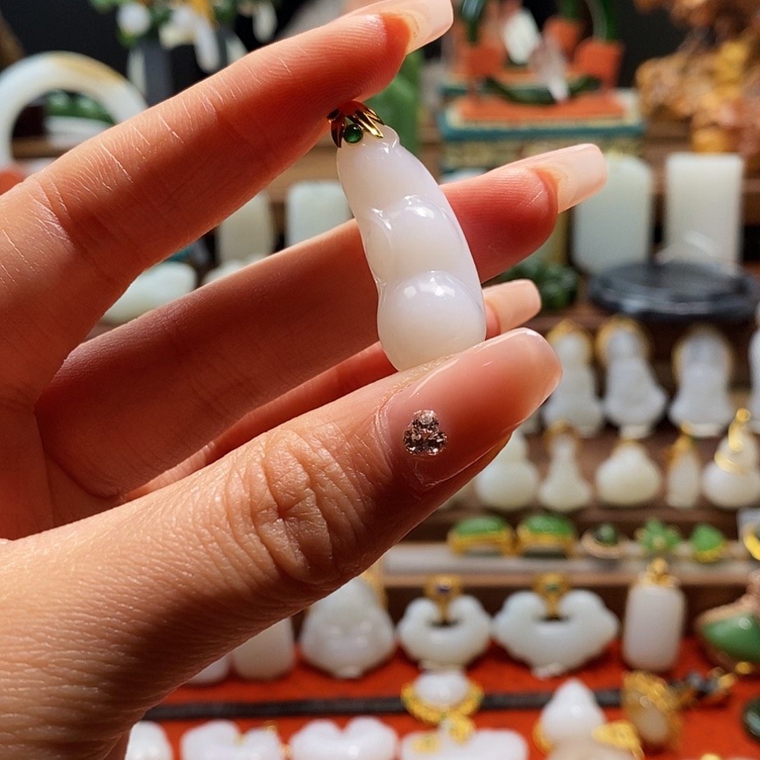 和田玉吊坠(不含链)18K金镶嵌