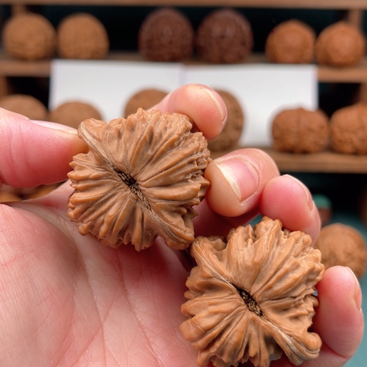 文玩核桃把件40平谷四座楼