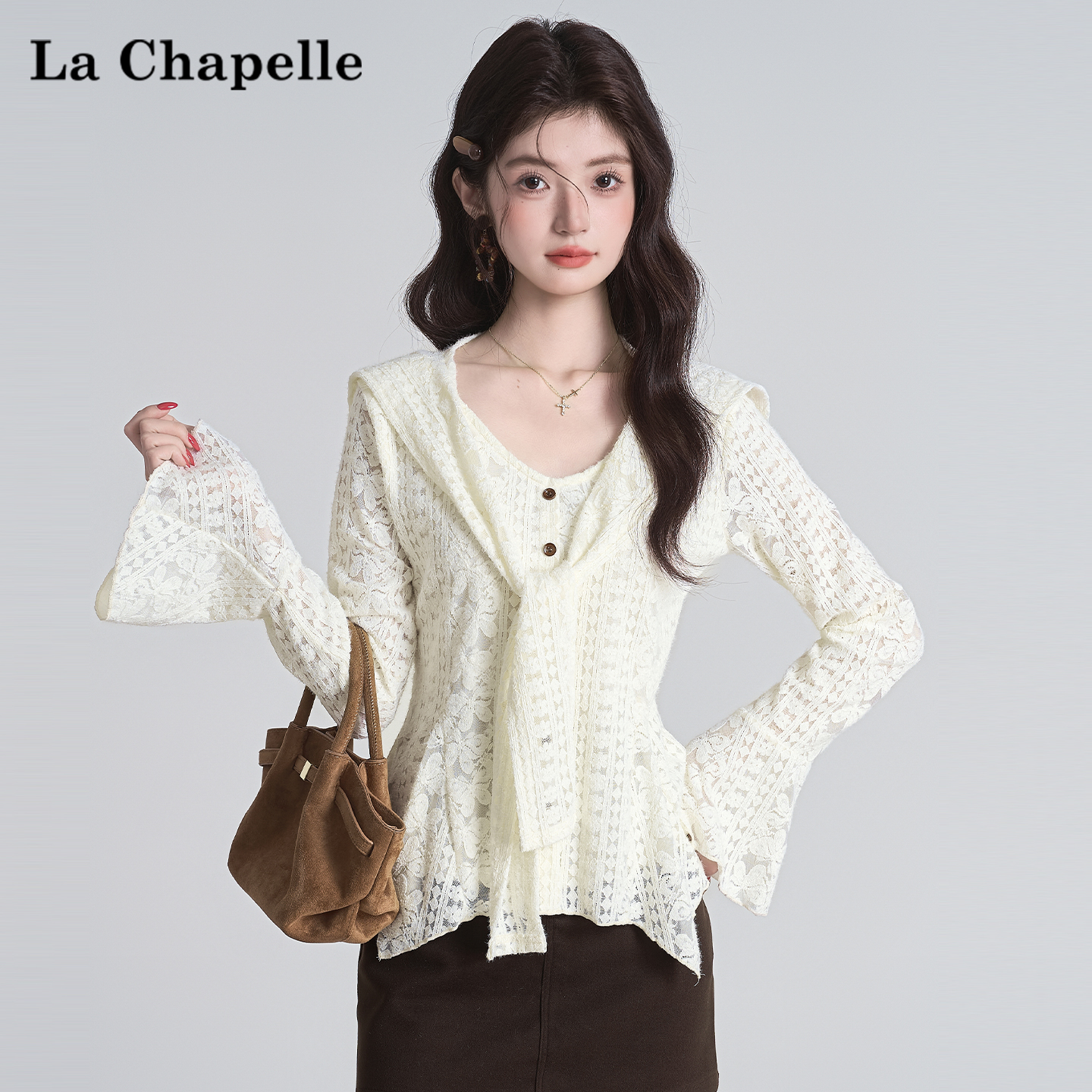 拉夏贝尔法式V领长袖针织T恤女2025冬季不规则喇叭袖收腰披肩上衣